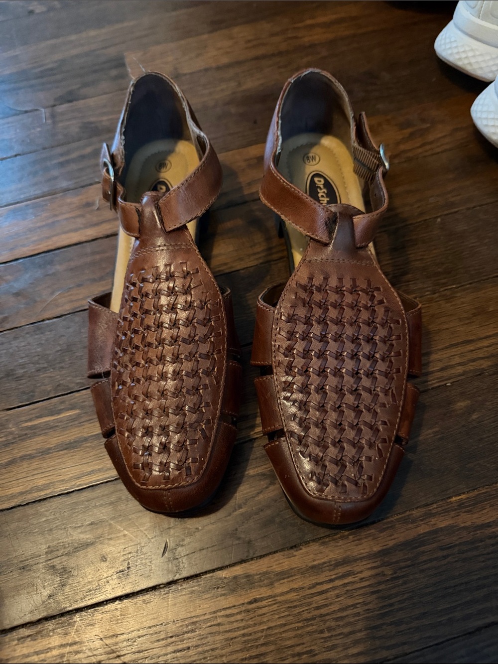 Dr Schollโs womens 8 Brown Leather Woven Fisherman Sandals Buckle Vintage